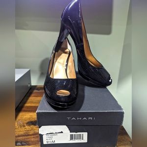 New in box Tahari Hannblk patent leather, suede accented sequined shoe sz 9.5